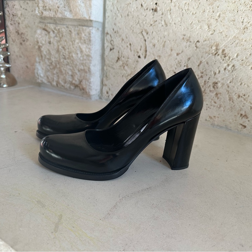 Prada Leather Shoes Black Size 37.  One scratch is shown on the last picture.